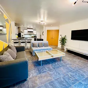 Apartment Lush Gated Bay Flat With Fast Wifi & Parking, Cardiff