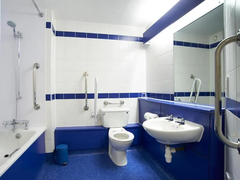 Travelodge Cardiff Central 3*,